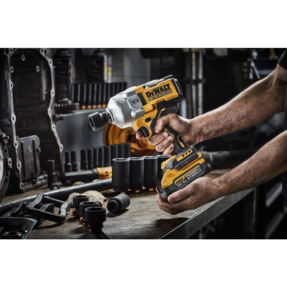 DeWalt 18V XR Brushless Premium High Torque Wrench 5.0ah Set DCF961H2T-XE