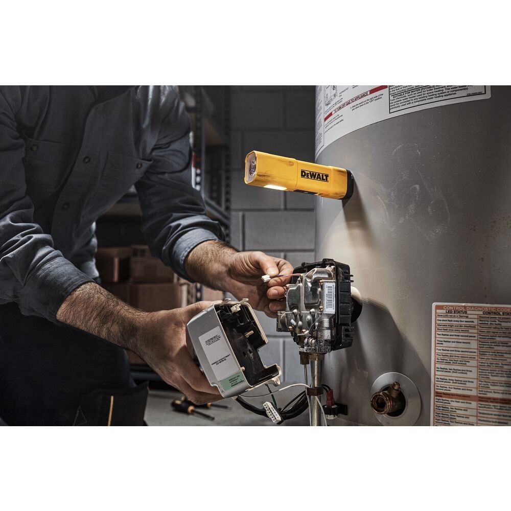 DeWalt USB-C Rechargeable Flashlight DCL183-XJ