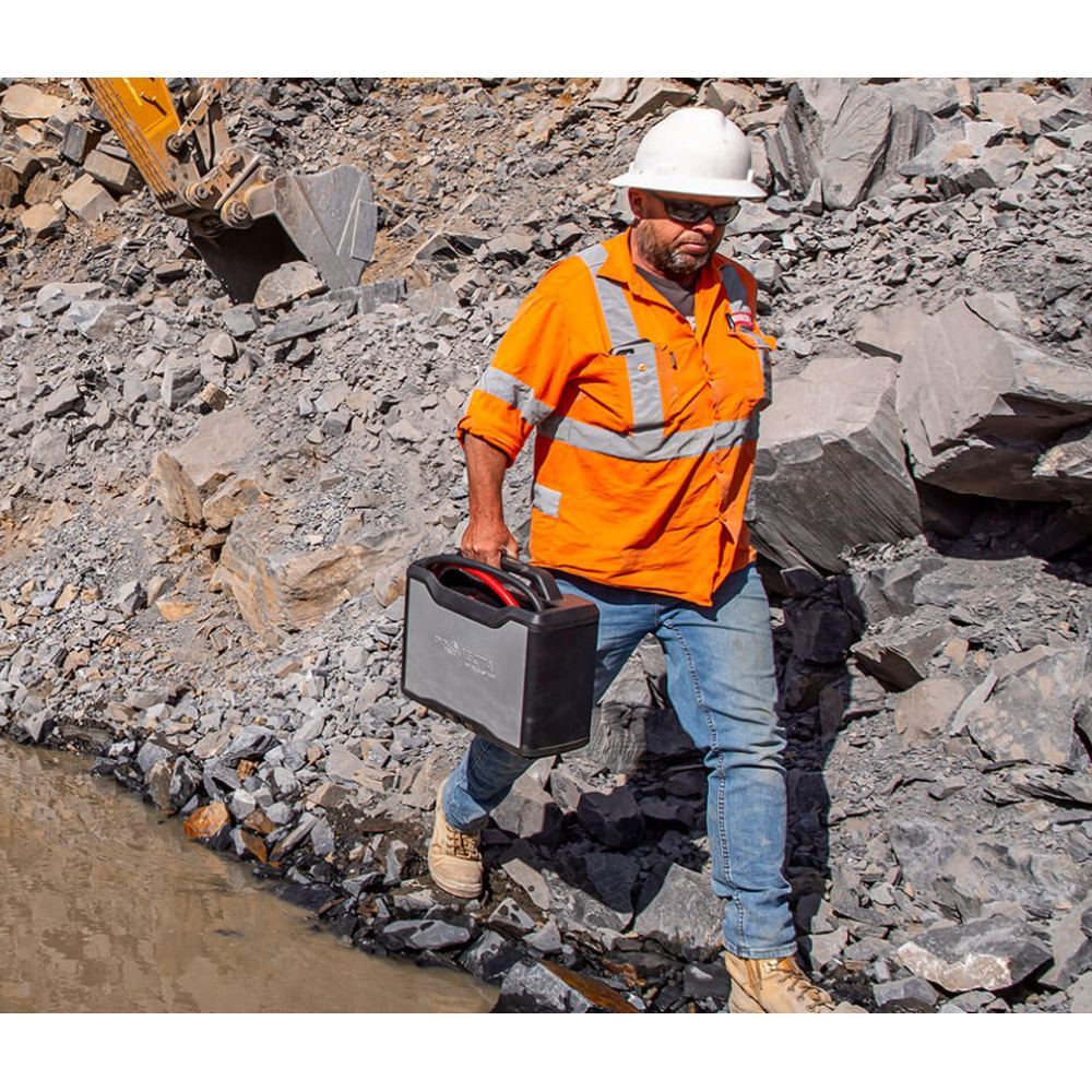 Projecta 12/24V 5000A Intelli-Start Industrial Jump Starter IS5000