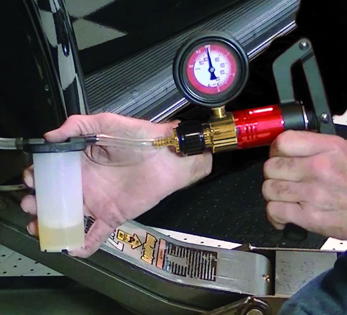 22Pc Hand Held Vacuum Pump & Brake Bleeder Kit