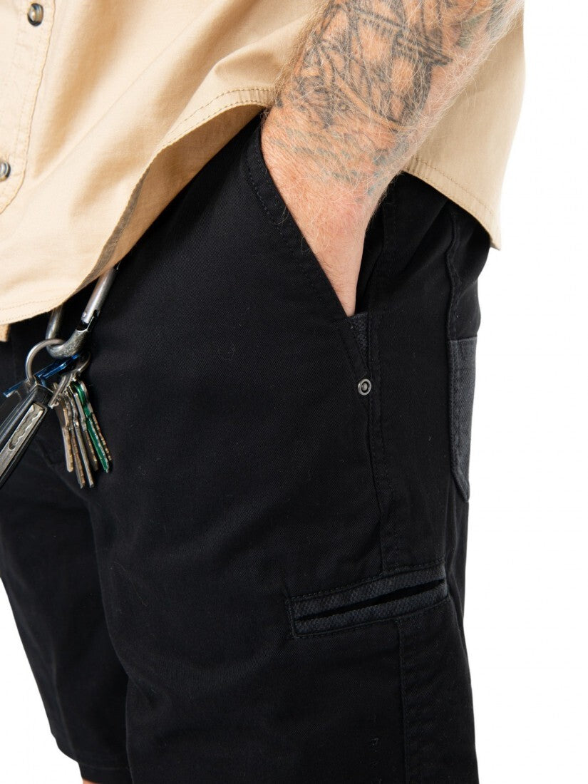 Under Taking 18 Short Colour Black