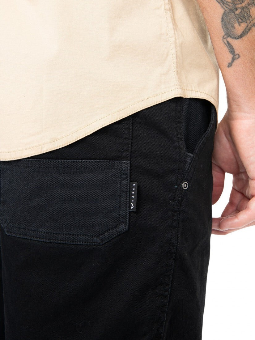 Under Taking 18 Short Colour Black