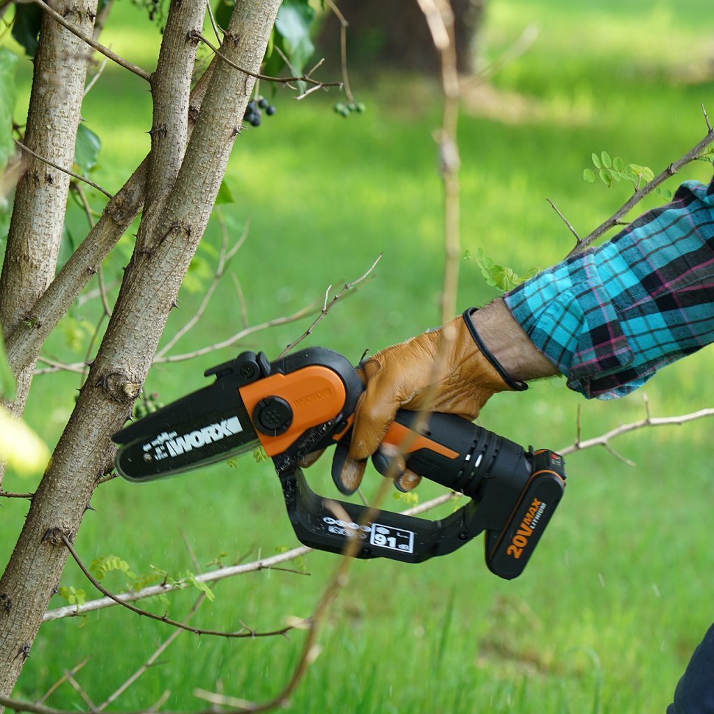 WORX 20V Cordless 12cm One Handed Pruning Chainsaw w/ POWERSHARE 2Ah Battery & Charger - WG324E.B
