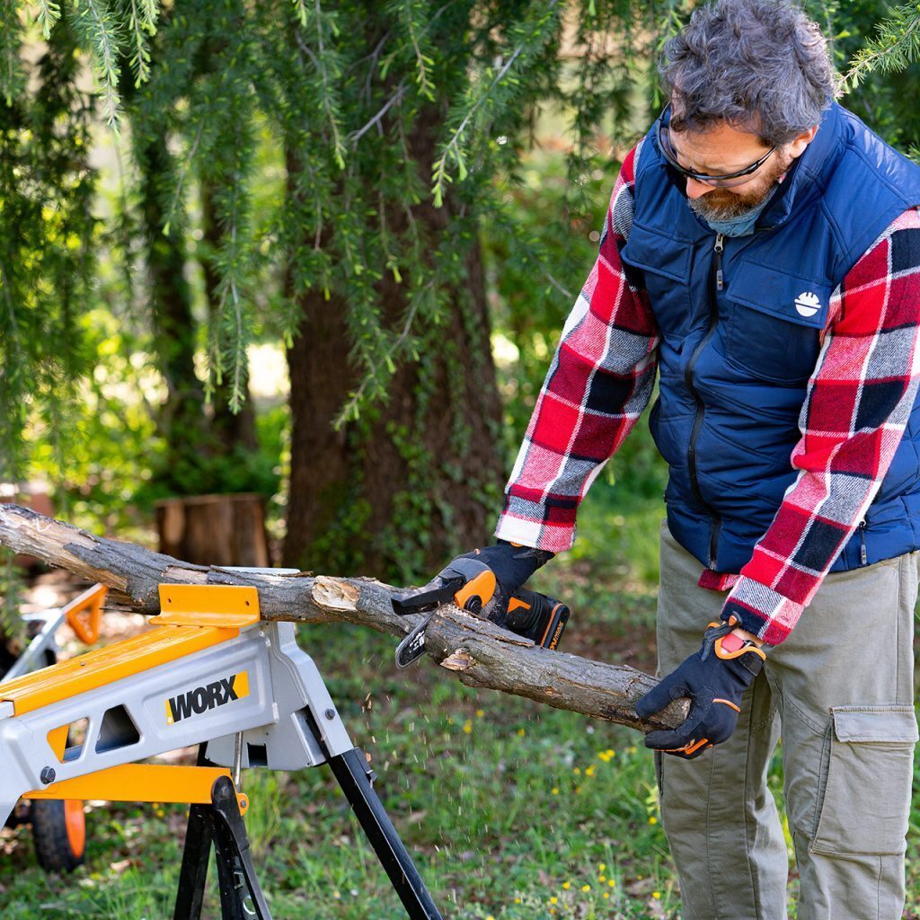 WORX 20V Cordless 12cm One Handed Pruning Chainsaw w/ POWERSHARE 2Ah Battery & Charger - WG324E.B