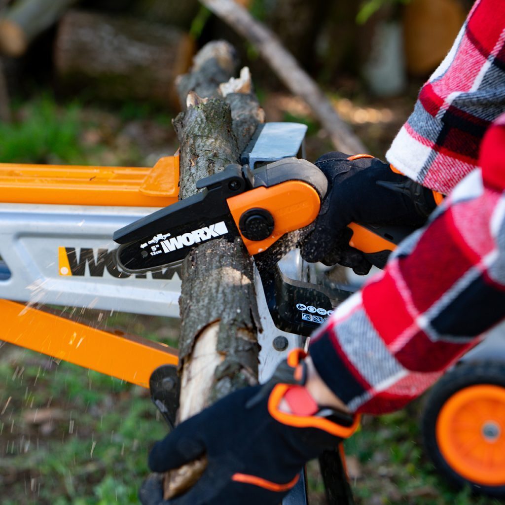 WORX 20V Cordless 12cm One Handed Pruning Chainsaw w/ POWERSHARE 2Ah Battery & Charger - WG324E.B